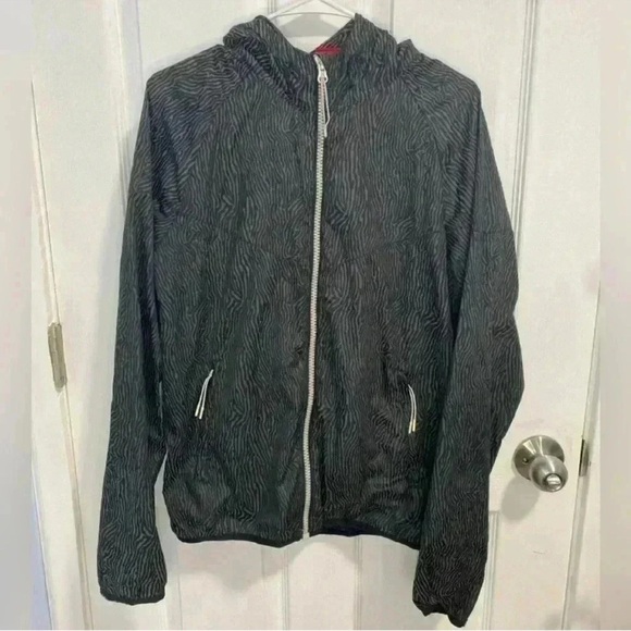 NIKE Women's Zebra Reflective Windbreaker
Size Medium - Picture 1 of 10